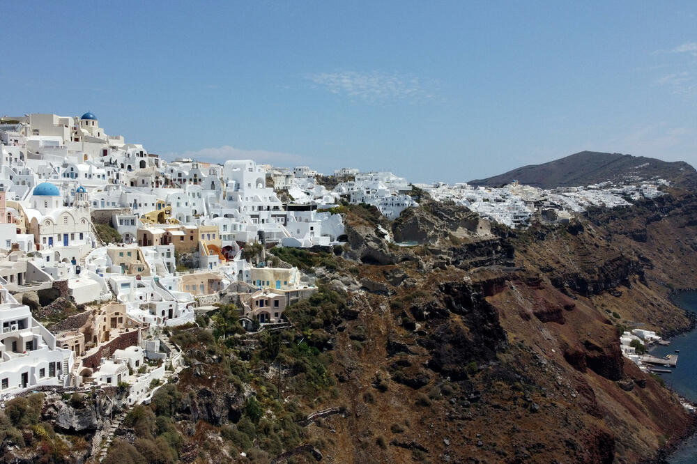 Schools on Santorini to Close Due to Increased Earthquake Activity