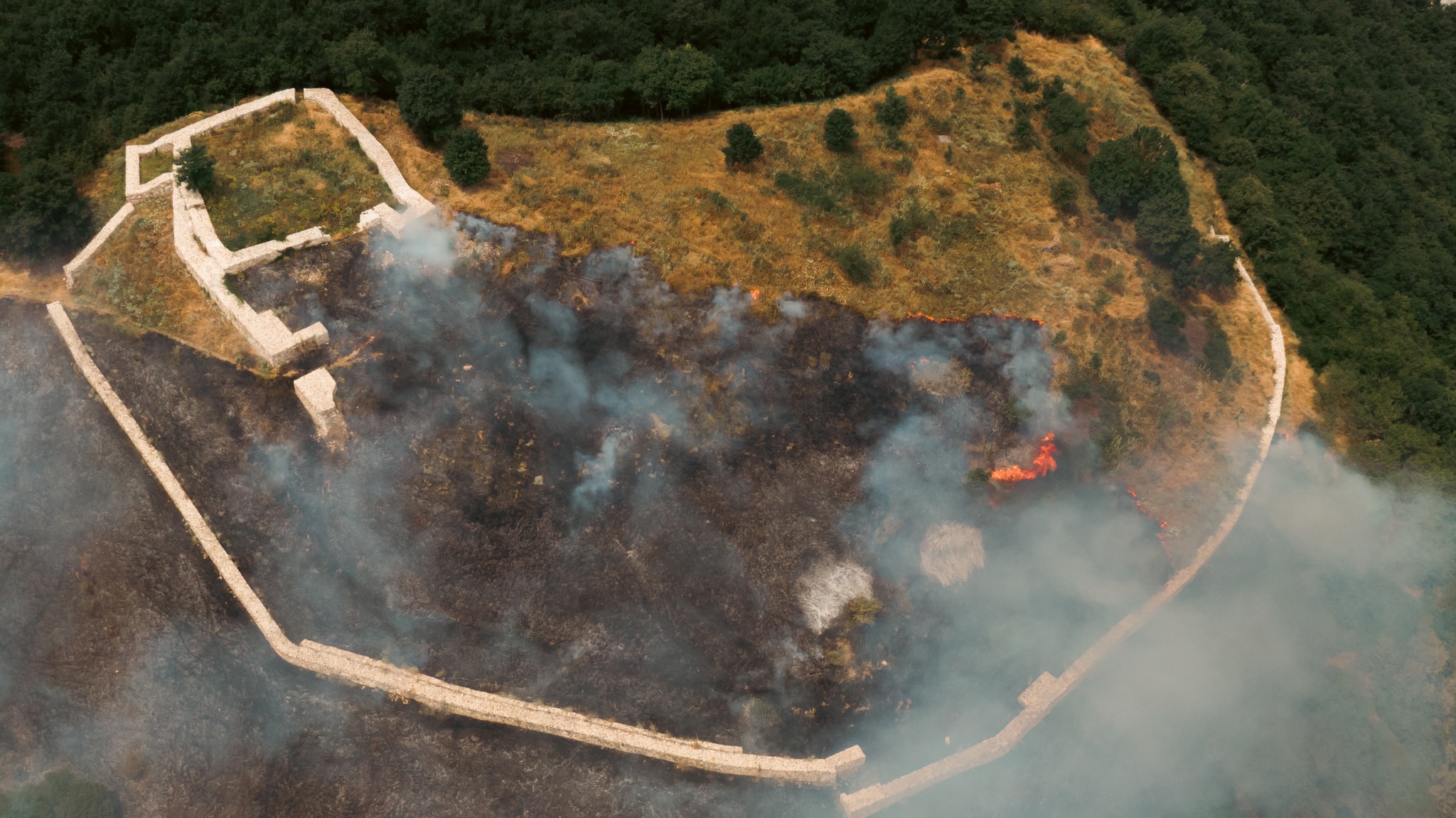 Fire Breaks Out in Open Field Near Kamenica’s Kulina Castle – No Risk ...