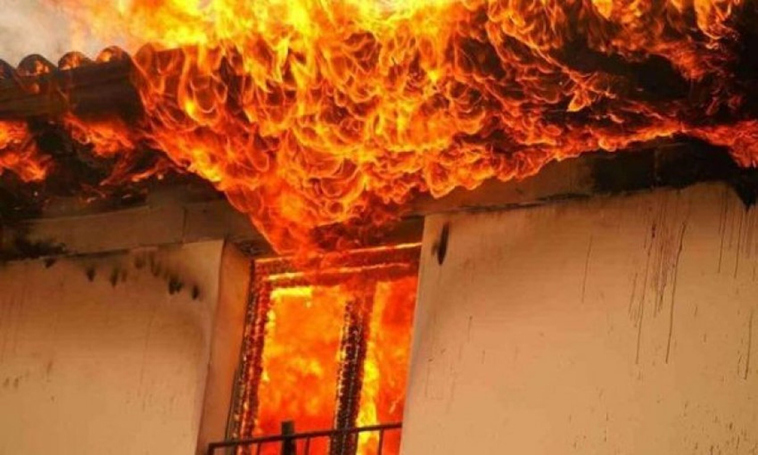 Fire Near Homes in Skenderaj - Rks News